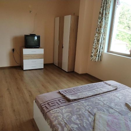 Guest House Proynovi Kalofer Exterior photo