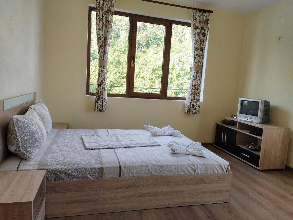 Guest House Proynovi Kalofer Exterior photo
