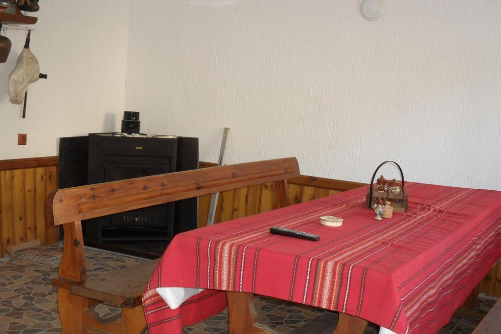 Guest House Proynovi Kalofer Exterior photo