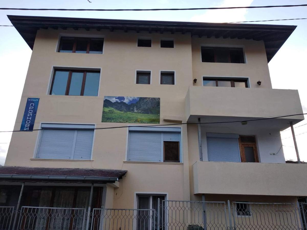 Guest House Proynovi Kalofer Exterior photo